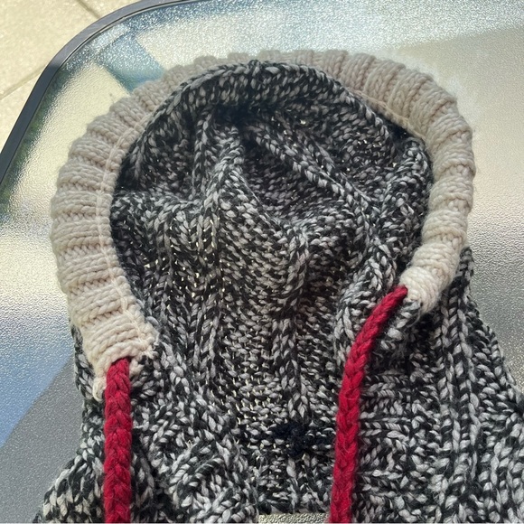 Roots Cabin Hooded Scarf With Pockets And Toggles - New With Tags - Picture 3 of 7